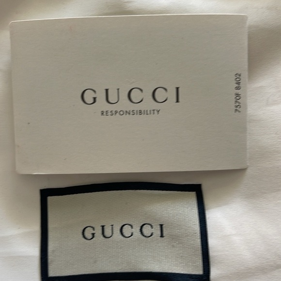 Gucci Marmount Suede Clutch- perfect for winter and holidays! - Picture 3 of 5